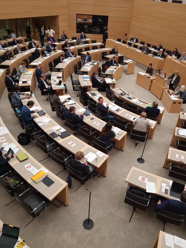 9 Uhr - Plenum
