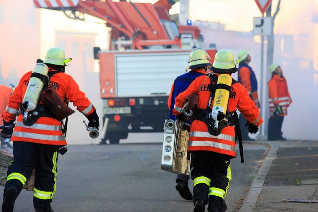 Heiße Zeiten, kühler Kopf – Höh feiert Rückenwind für ehrenamtliche Feuerwehren